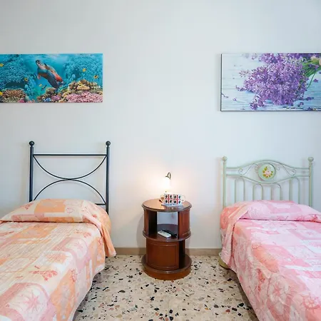 Pothos - Eng Ita - Air Conditioning Wi-fi Fridge Netflix Local Guide - Aria Condizionata, Frigo, Internet, Guida Locale 게스트하우스 칼리아리