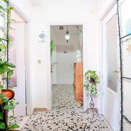 Pothos - Eng Ita - Air Conditioning Wi-fi Fridge Netflix Local Guide - Aria Condizionata, Frigo, Internet, Guida Locale 칼리아리