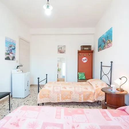 Pothos - Eng Ita - Air Conditioning Wi-fi Fridge Netflix Local Guide - Aria Condizionata, Frigo, Internet, Guida Locale 게스트하우스 칼리아리
